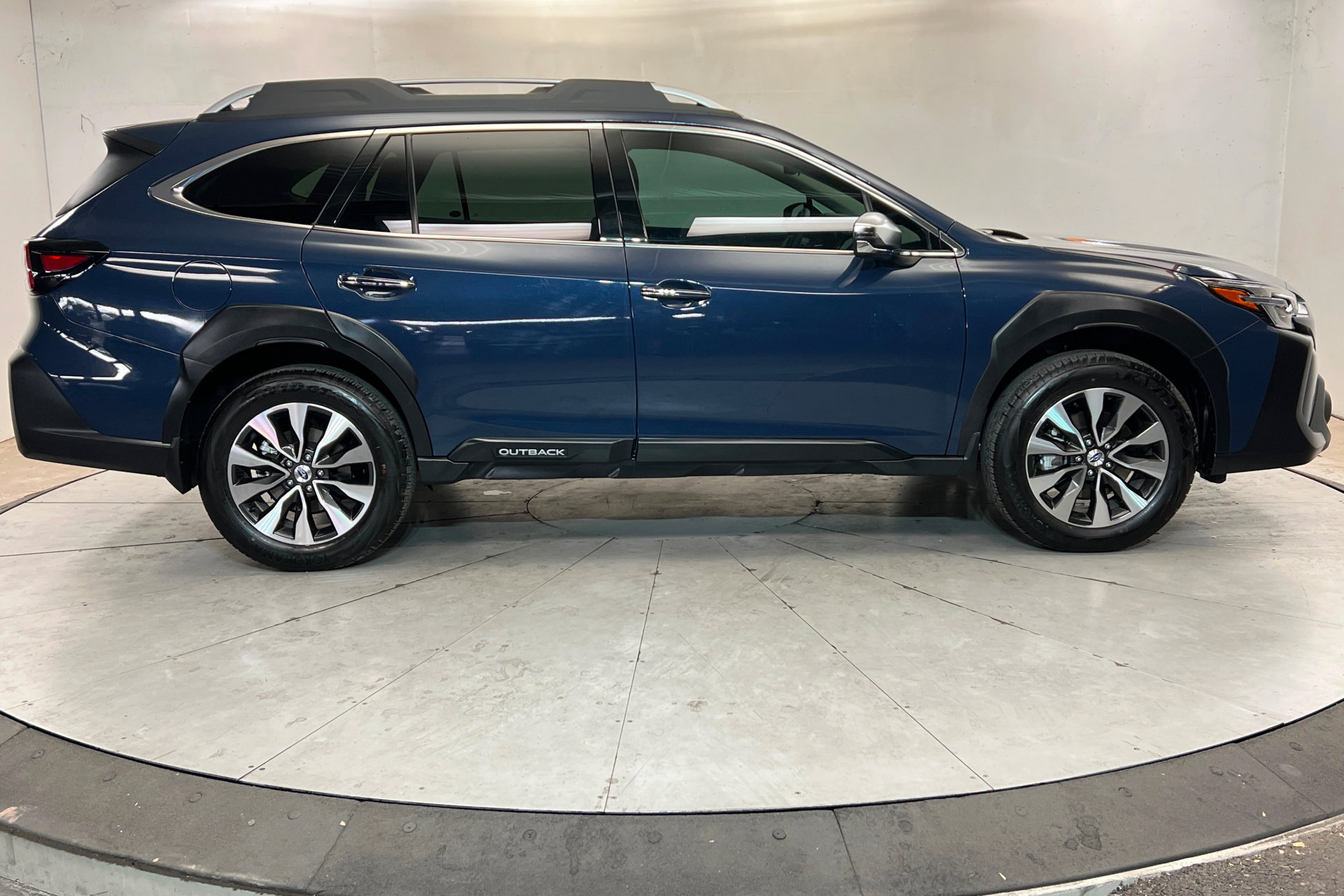 Used 2025 Subaru Outback Touring XT AWD/4WD image 7