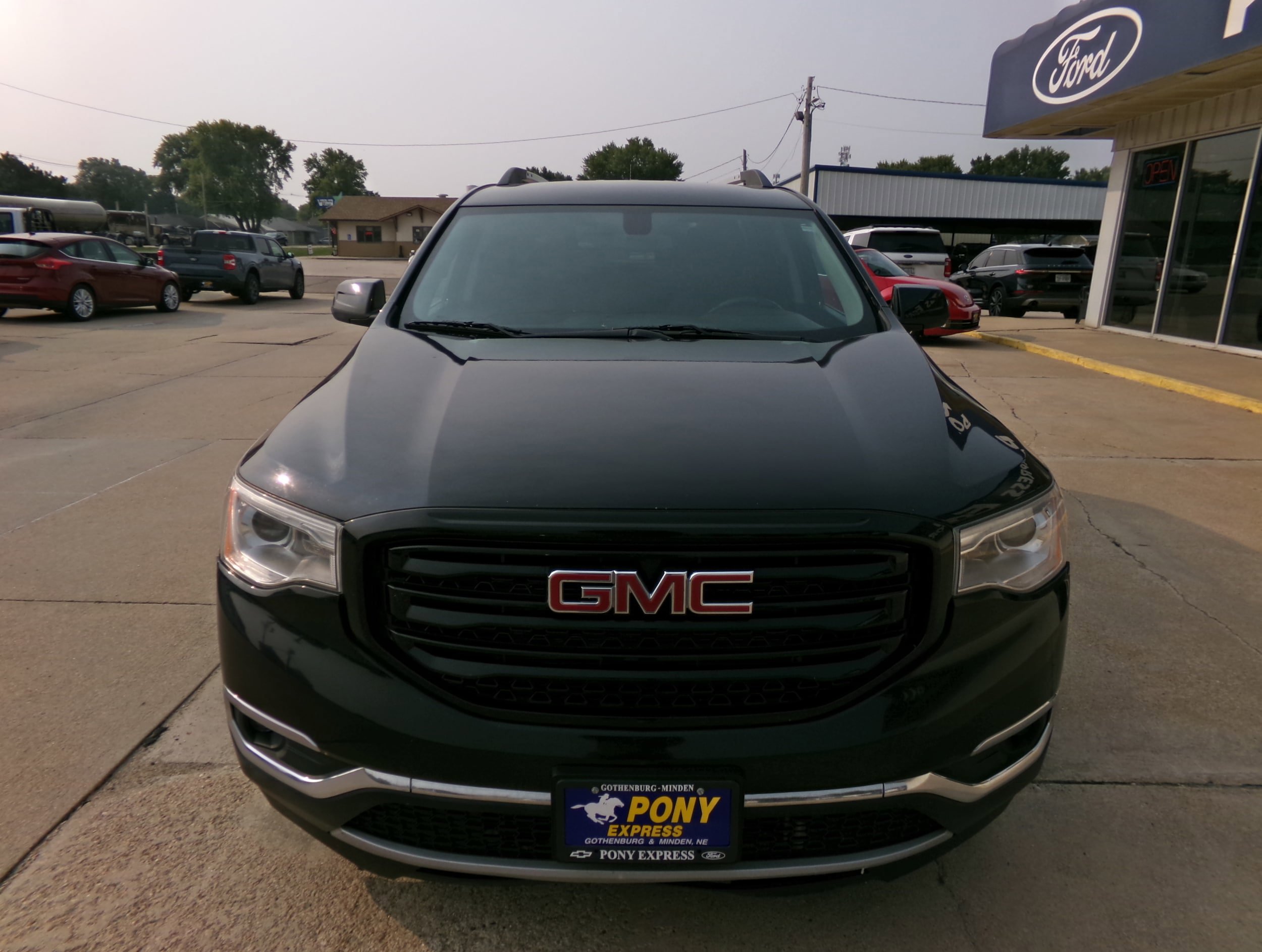 Used 2018 GMC Acadia SLE w/ LPO, Black Accent Package image 8