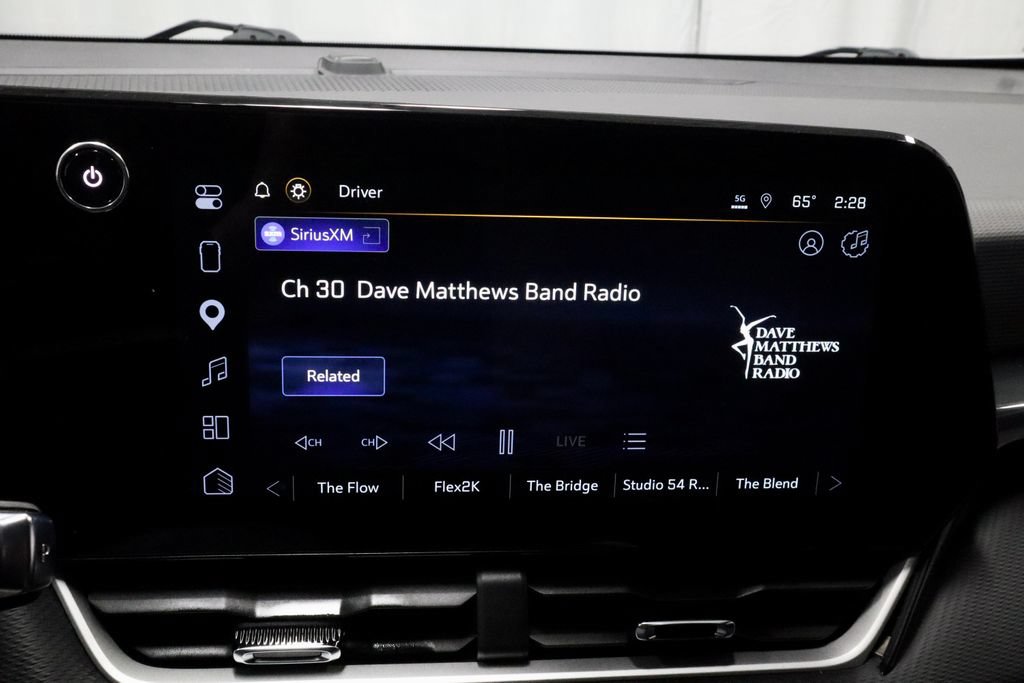 Used 2025 Chevrolet Equinox LT FWD image 3