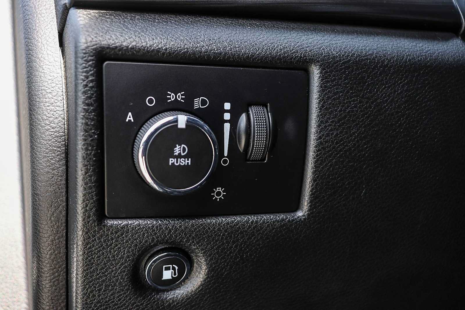 Used 2022 Jeep Grand Cherokee Laredo X AWD/4WD image 23