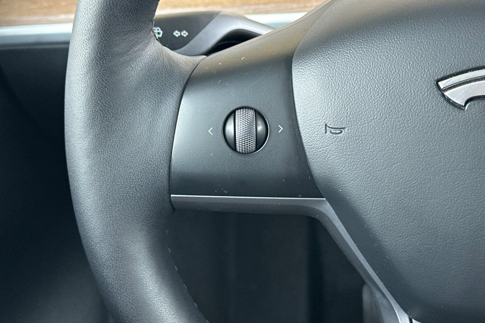 Used 2022 Tesla Model Y Long Range image 28