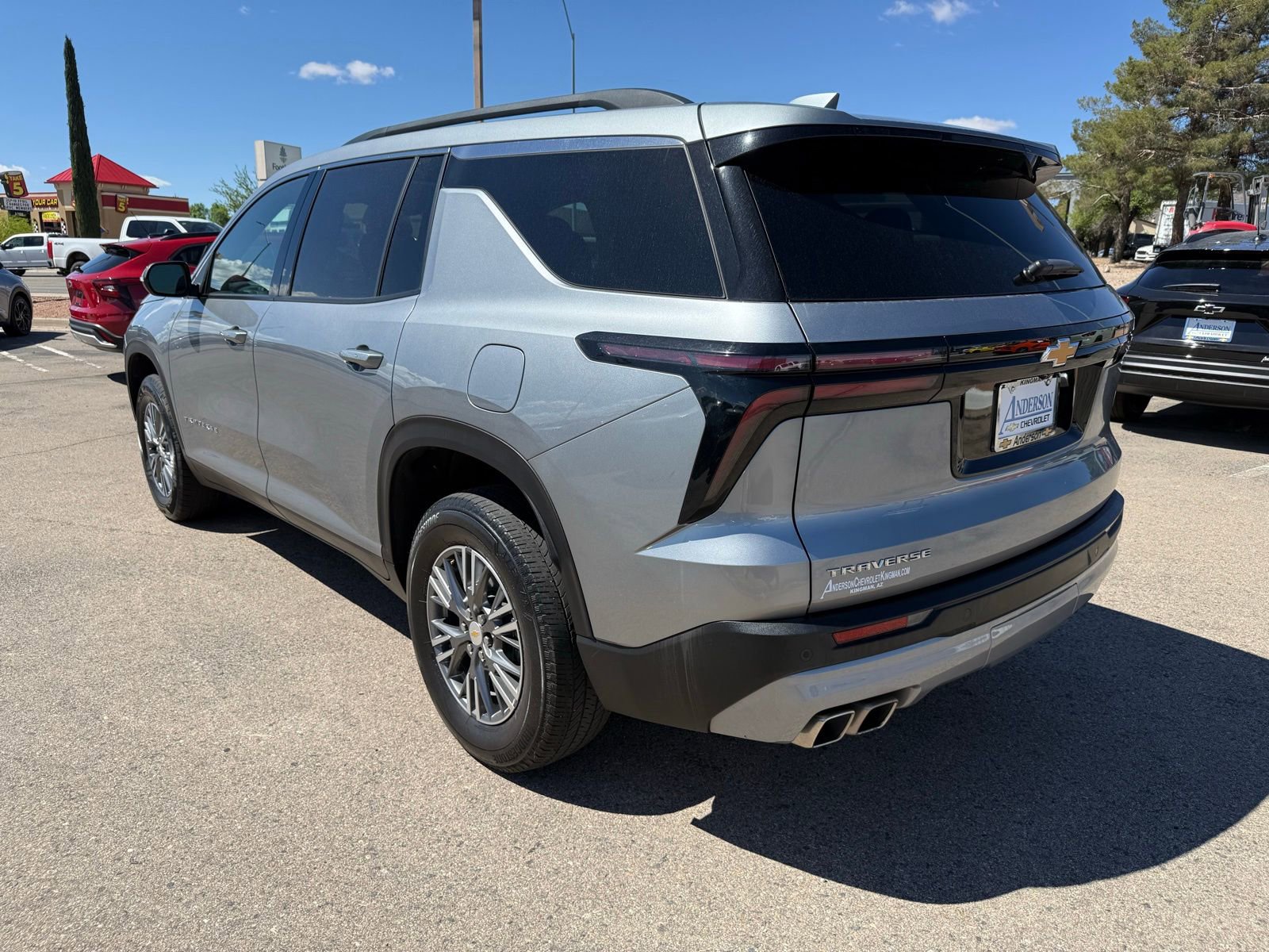 Used 2025 Chevrolet Traverse LT image 9