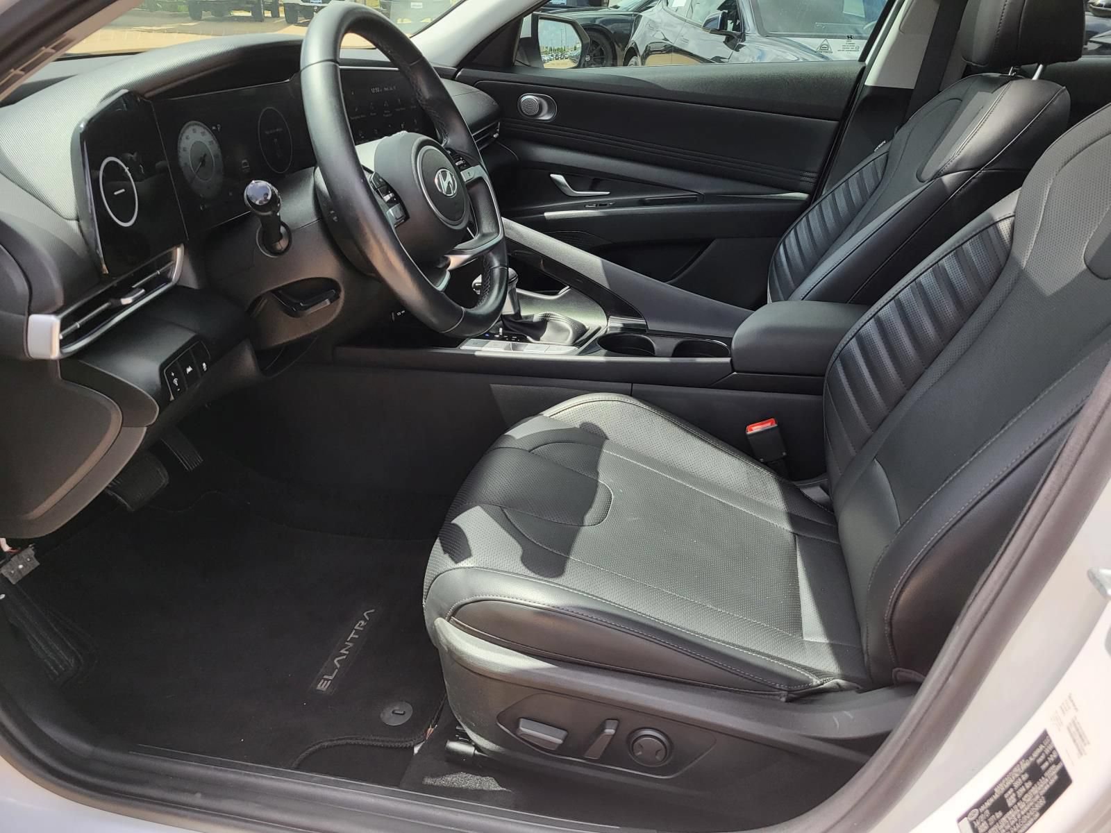 Used 2022 Hyundai Elantra Limited FWD image 16
