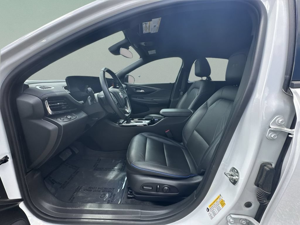 Used 2025 Buick Envista Sport Touring w/ Convenience I Package FWD image 19