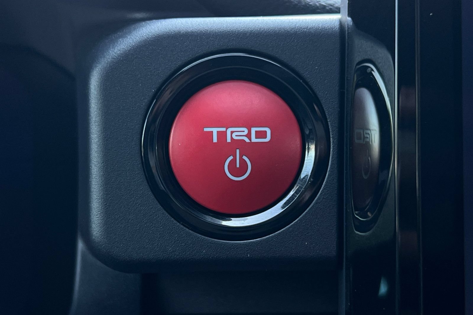 Certified 2026 Toyota 4Runner TRD Off-Road Premium AWD/4WD image 36