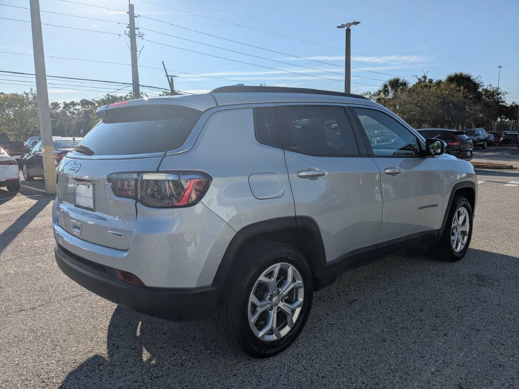 Used 2024 Jeep Compass Latitude AWD/4WD image 6