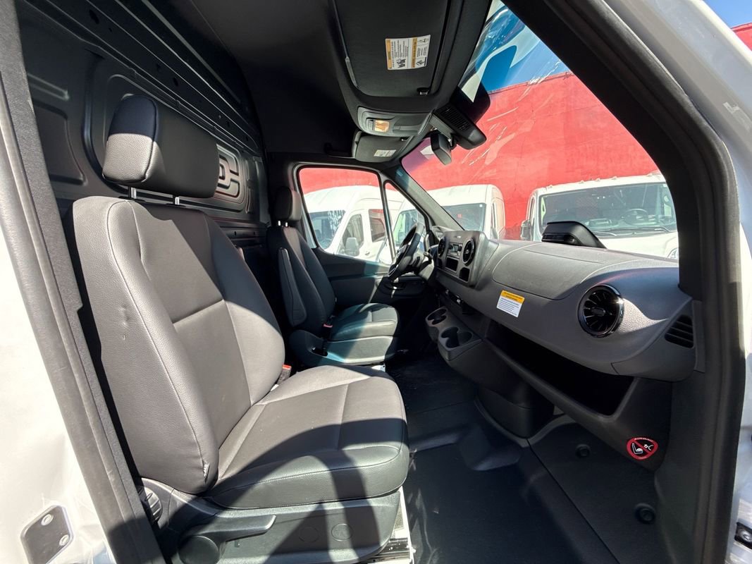 Used 2025 Mercedes-Benz Sprinter 2500 image 20