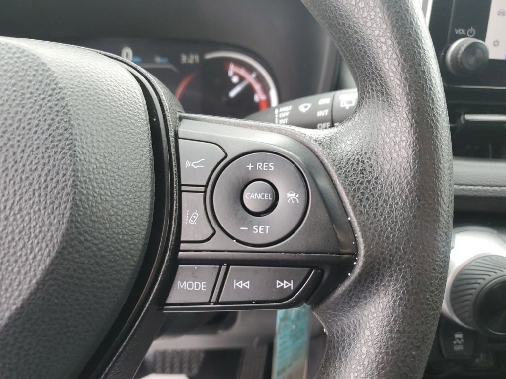 Used 2023 Toyota RAV4 LE image 17