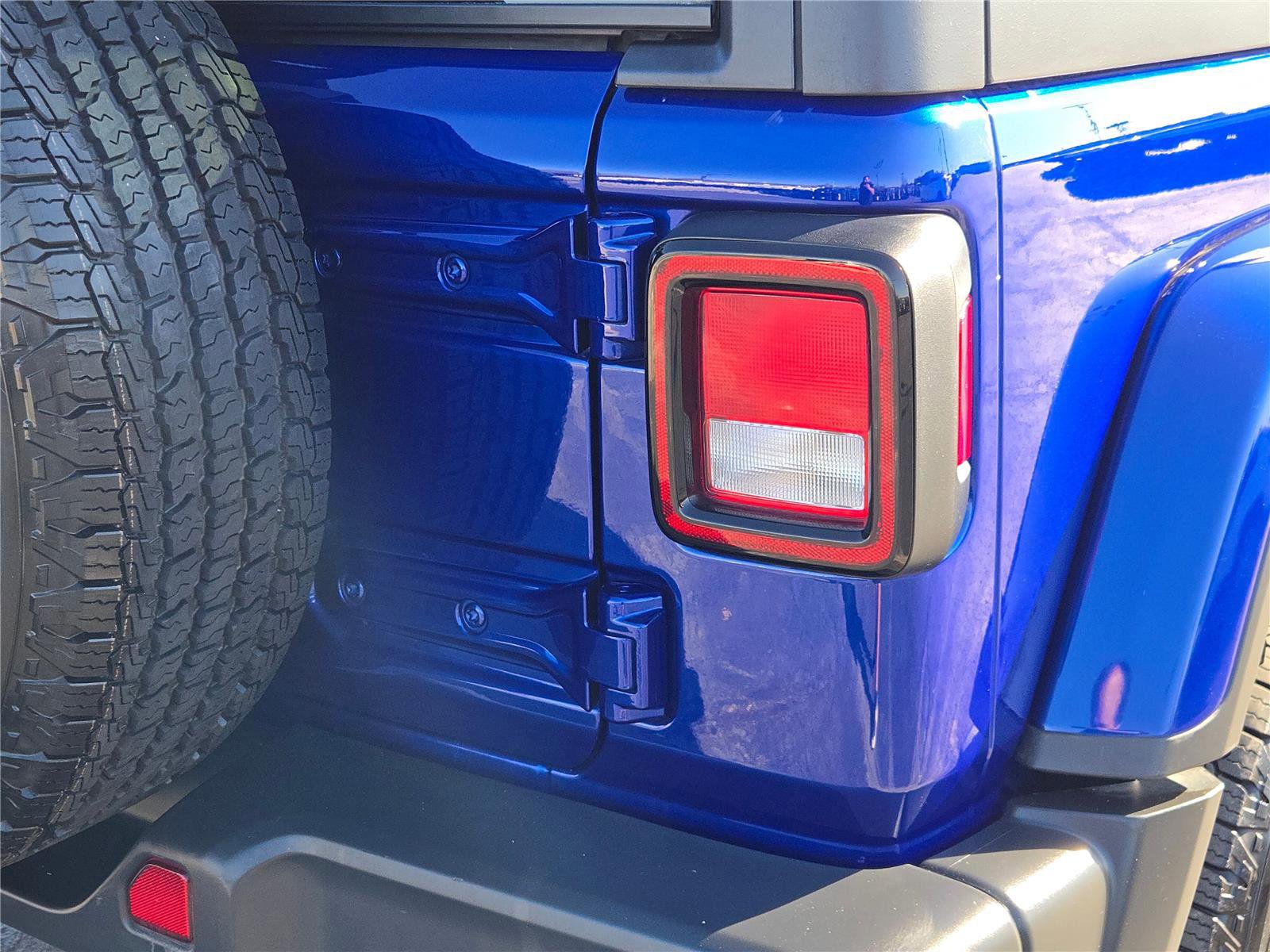 Certified 2018 Jeep Wrangler Unlimited Sahara image 13