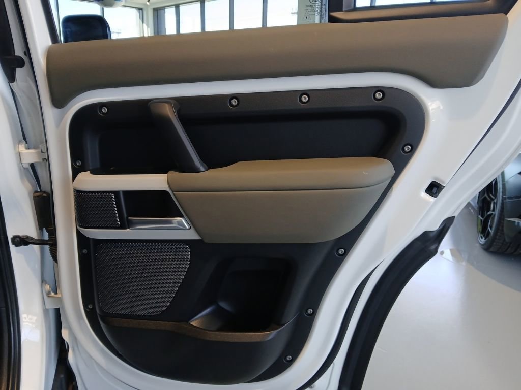 Used 2024 Land Rover Defender 110 S image 25