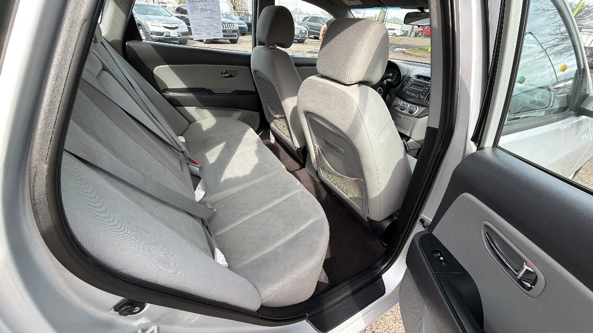 Used 2010 Hyundai Elantra GLS FWD image 12