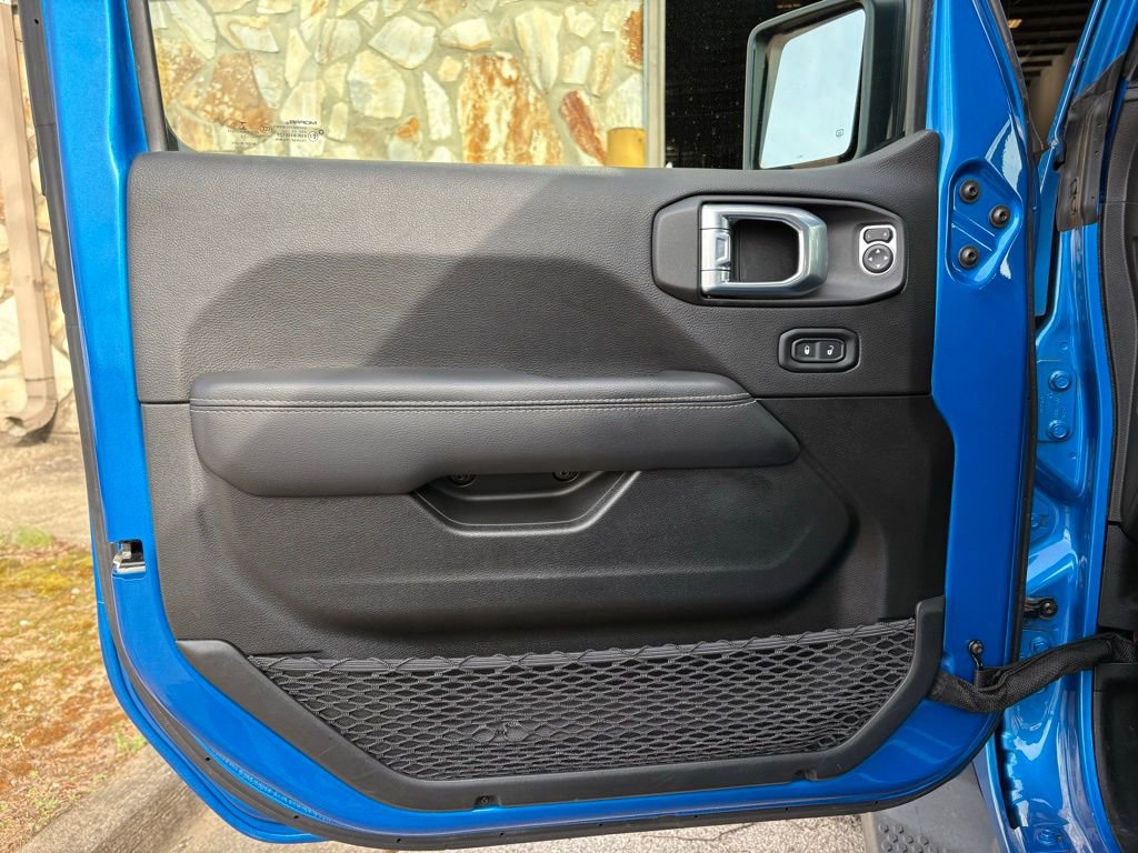 Used 2022 Jeep Wrangler Unlimited Sahara image 18