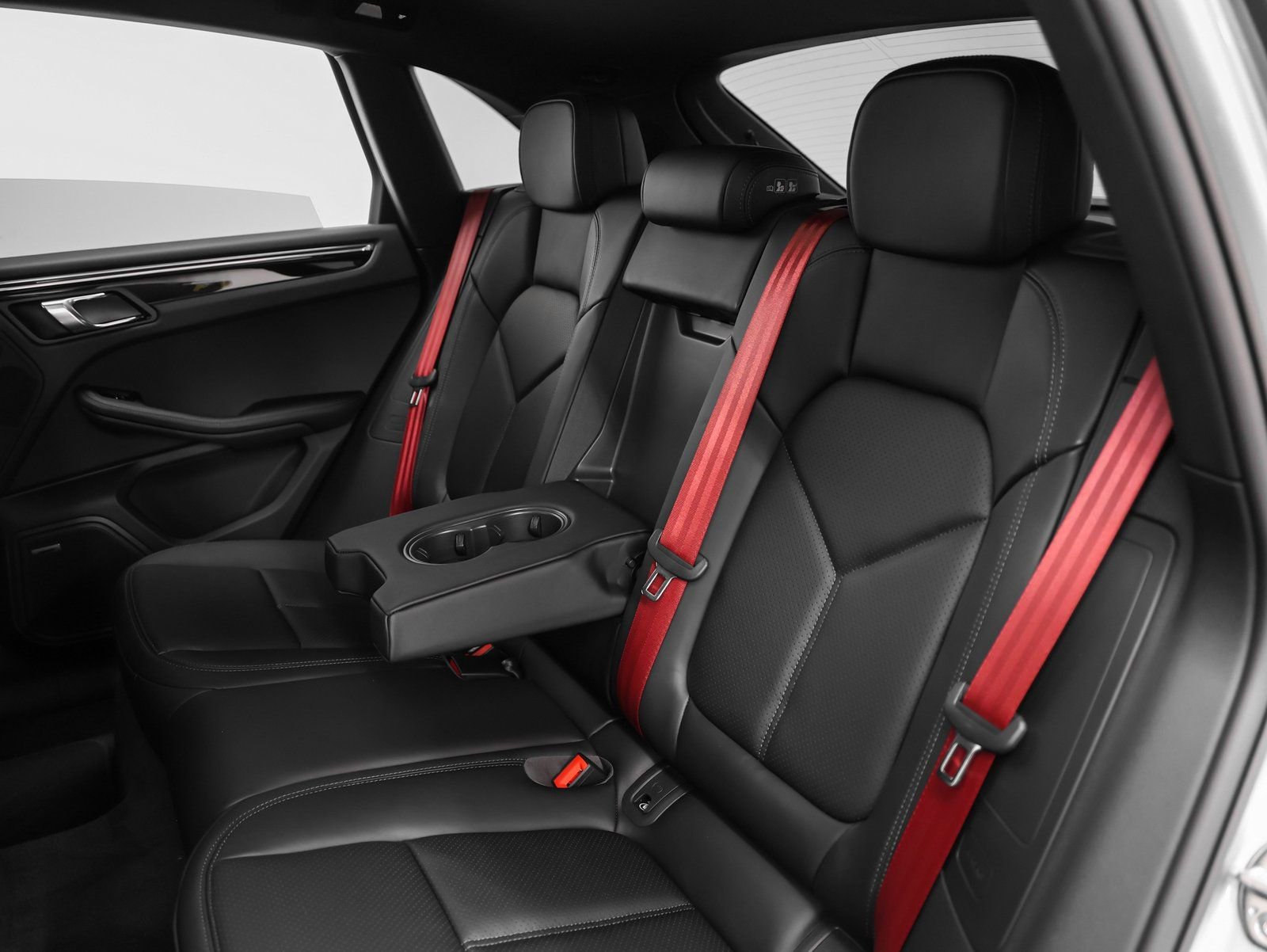 Certified 2025 Porsche Macan image 38