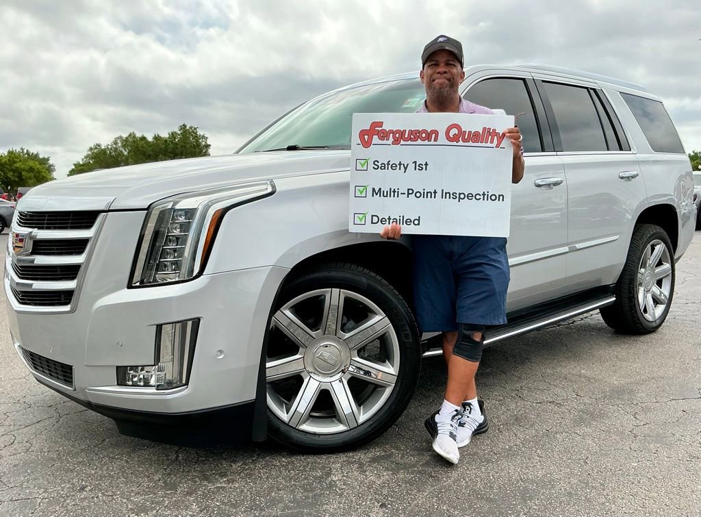 Used 2019 Cadillac Escalade Luxury AWD/4WD image 1