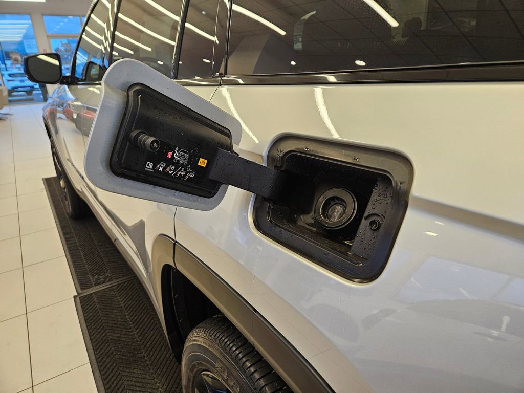 Used 2023 Jeep Grand Cherokee L Laredo image 34