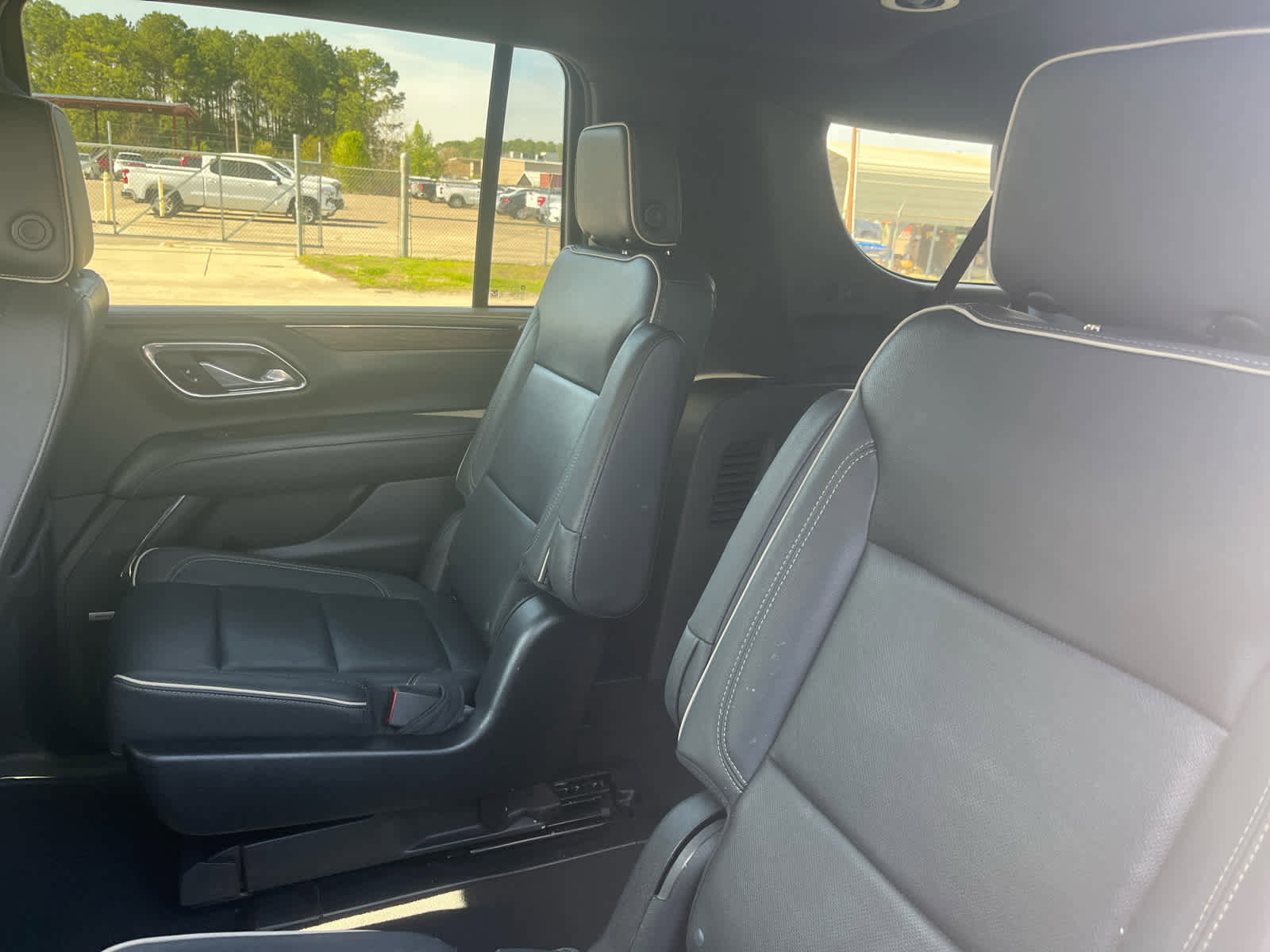 Used 2023 Chevrolet Suburban Premier image 11