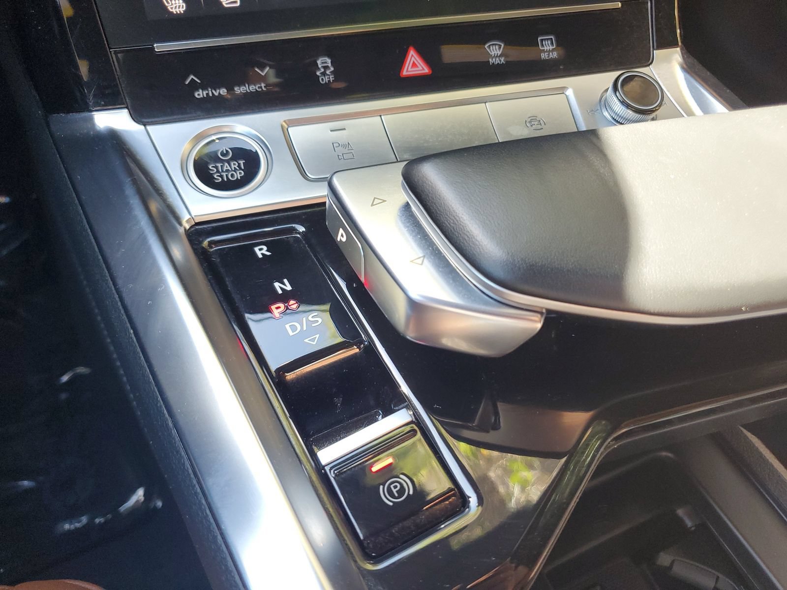 Used 2022 Audi e-tron Premium Plus w/ Premium Plus Package AWD/4WD image 26