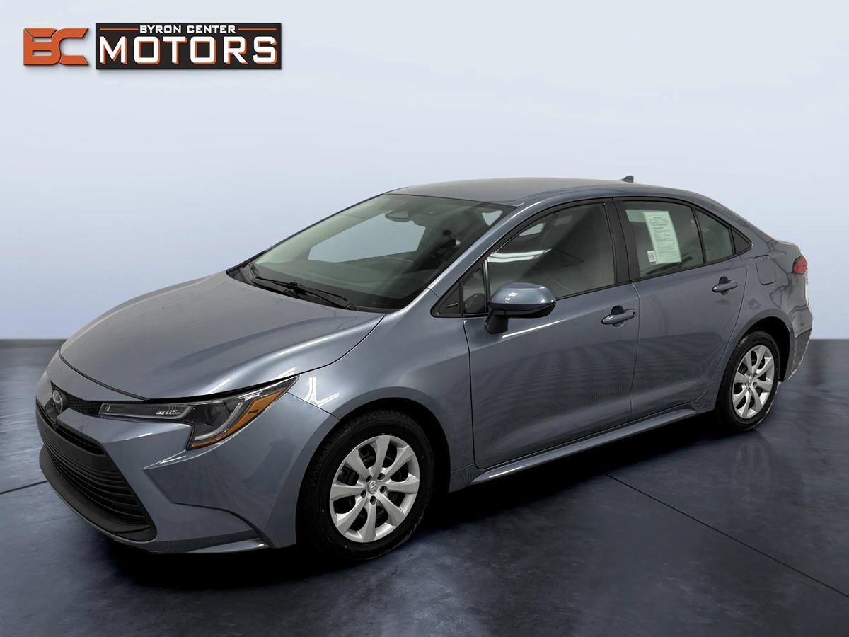 Used 2025 Toyota Corolla LE FWD image 1