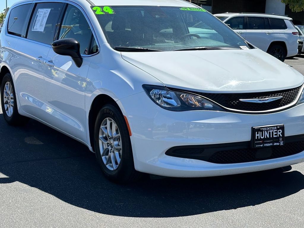 Certified 2024 Chrysler Voyager LX FWD image 13