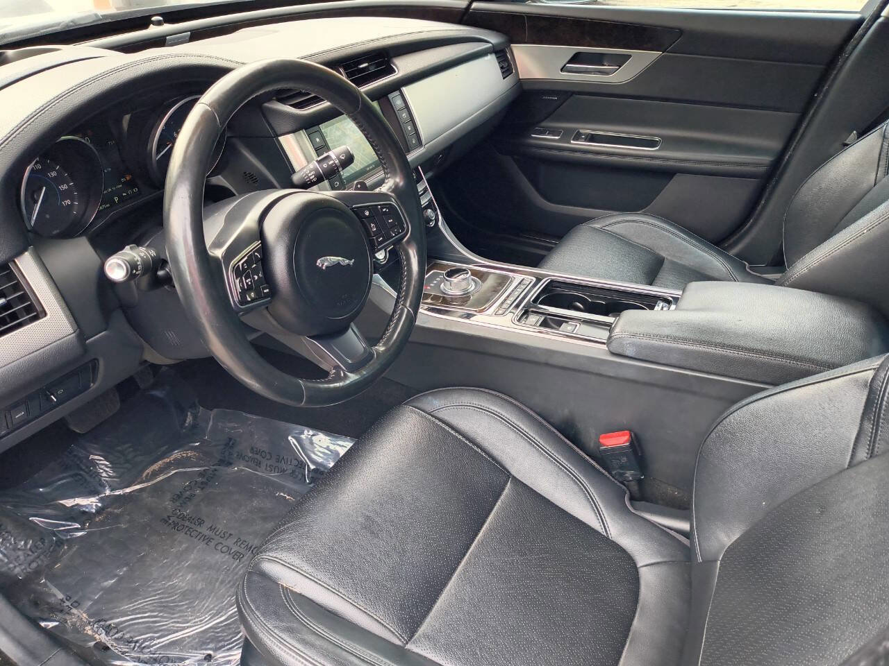 Used 2016 Jaguar XF Prestige AWD/4WD image 28