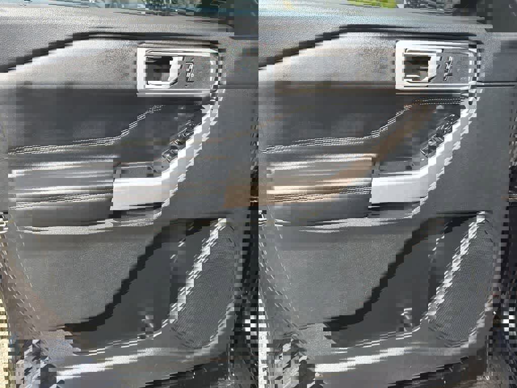 Used 2023 Ford Explorer XLT w/ Equipment Group 202A AWD/4WD image 11