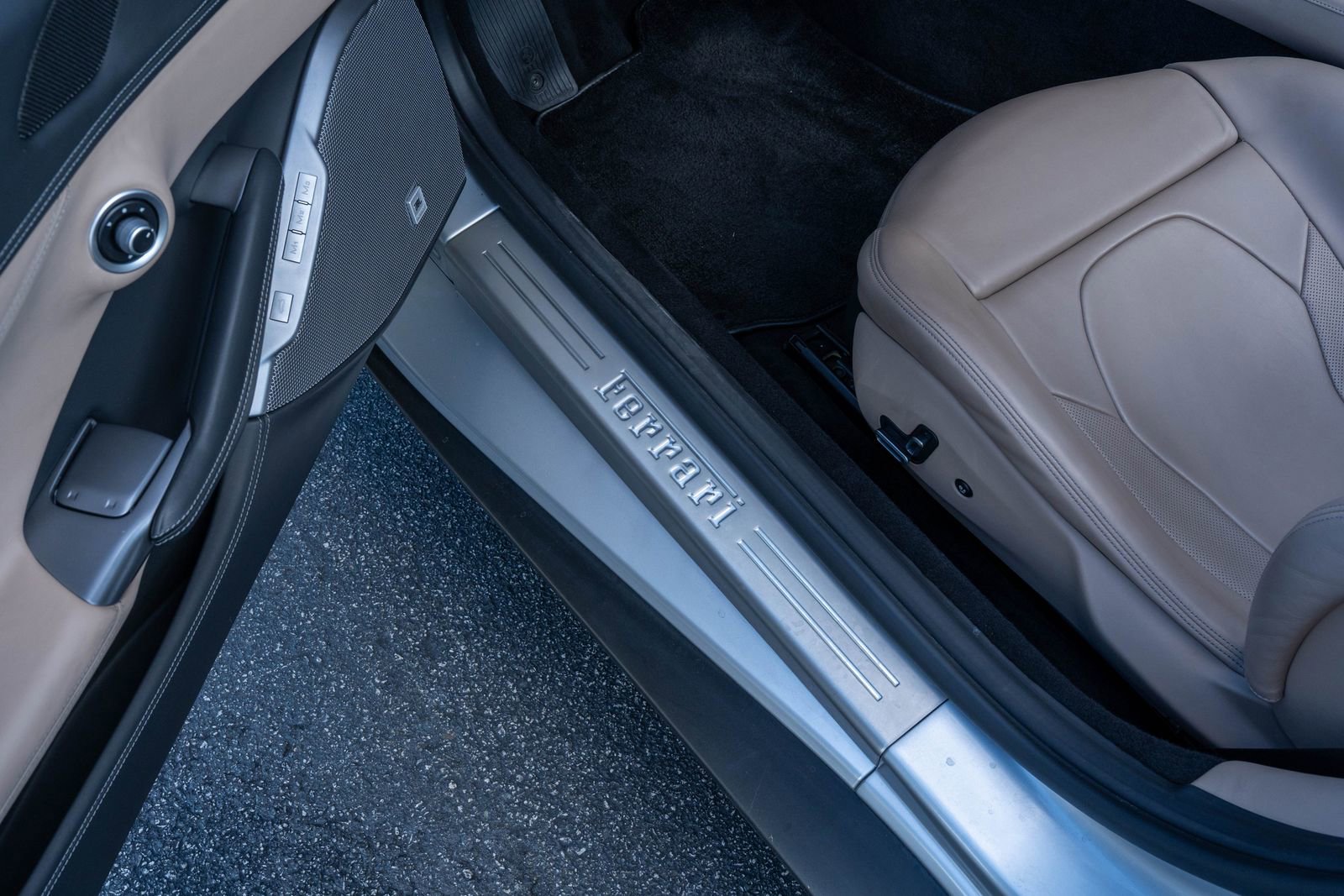 Used 2019 Ferrari Portofino image 29