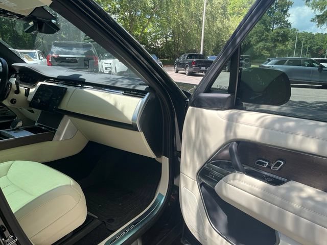 Certified 2025 Land Rover Range Rover SE AWD/4WD image 10