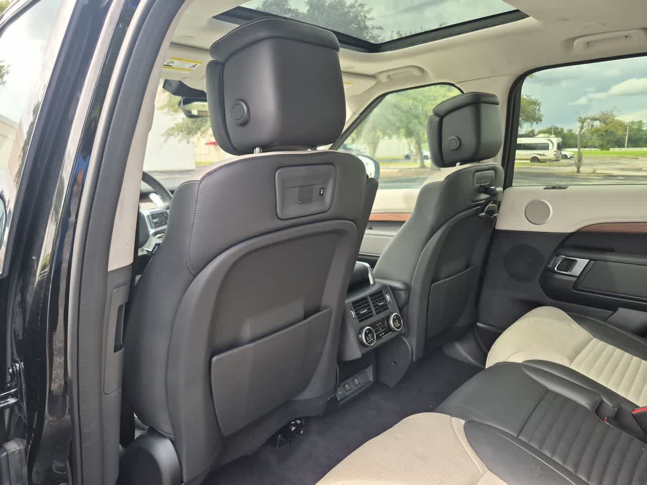 Certified 2025 Land Rover Discovery Dynamic SE AWD/4WD image 17