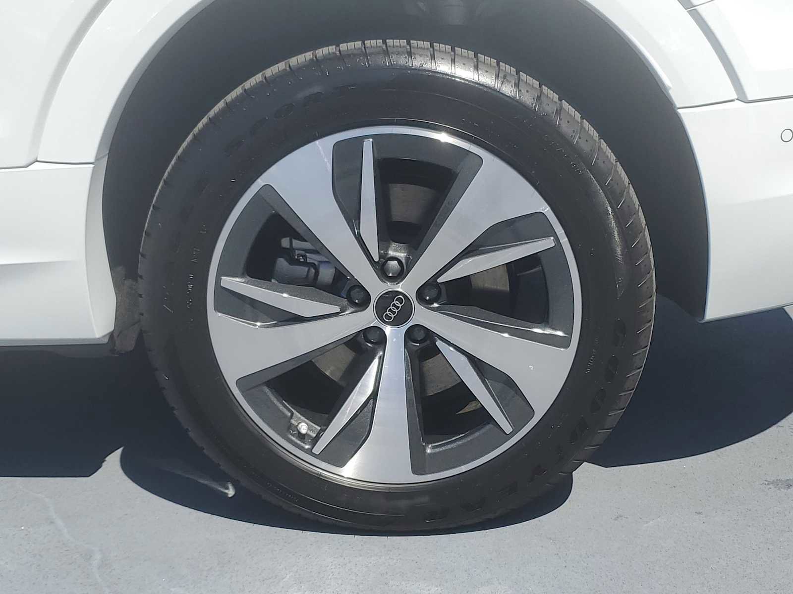 Certified 2024 Audi Q8 e-tron Premium Plus w/ Premium Plus Package AWD/4WD image 12