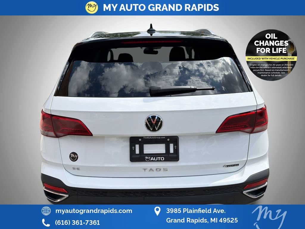 Used 2024 Volkswagen Taos SE w/ Panoramic Sunroof Package AWD/4WD image 6