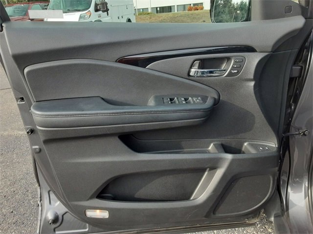 Used 2021 Honda Pilot Touring image 12