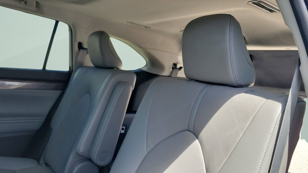 Used 2022 Toyota Highlander Platinum FWD image 10