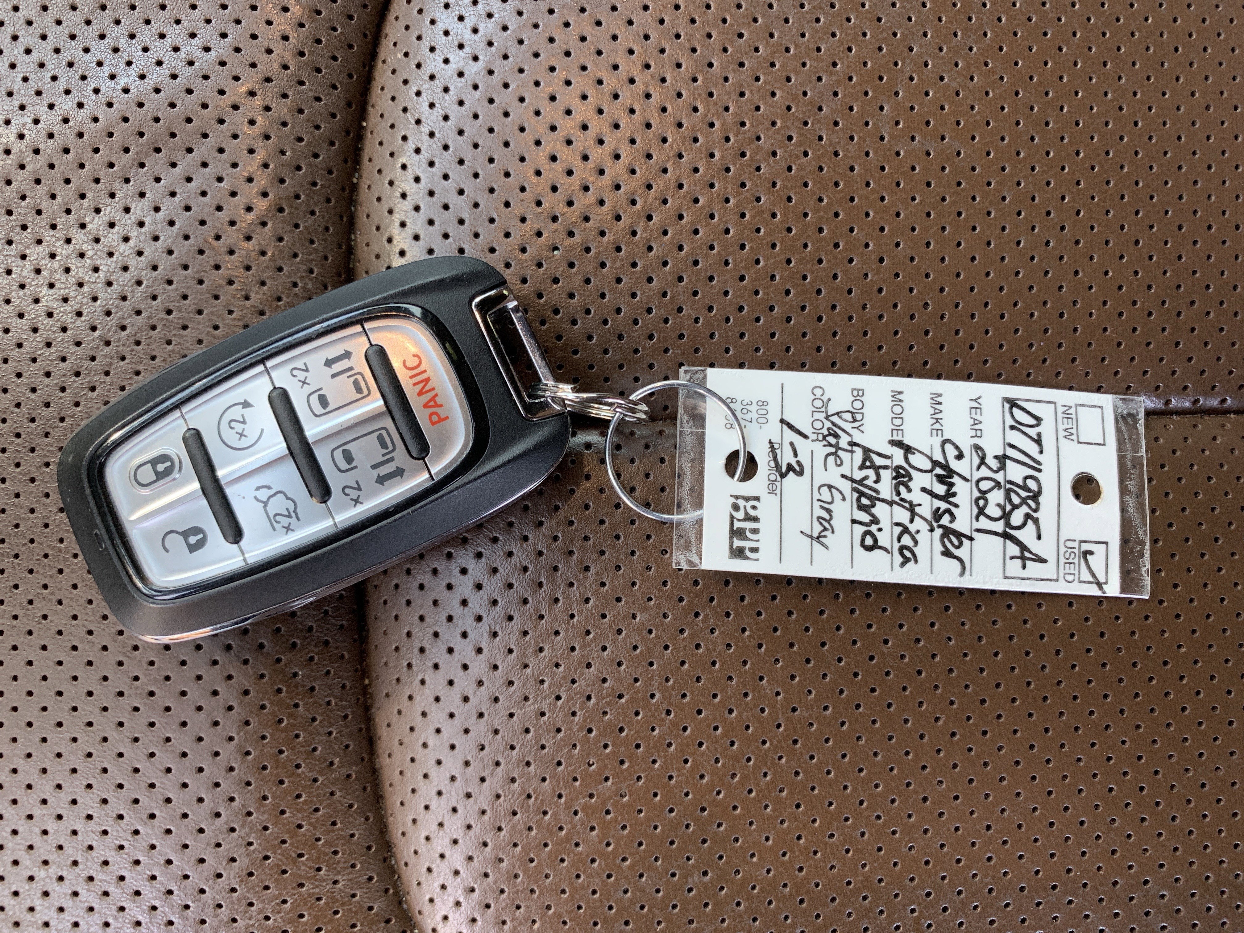 Used 2021 Chrysler Pacifica Limited w/ Uconnect Theater Family Group FWD image 37