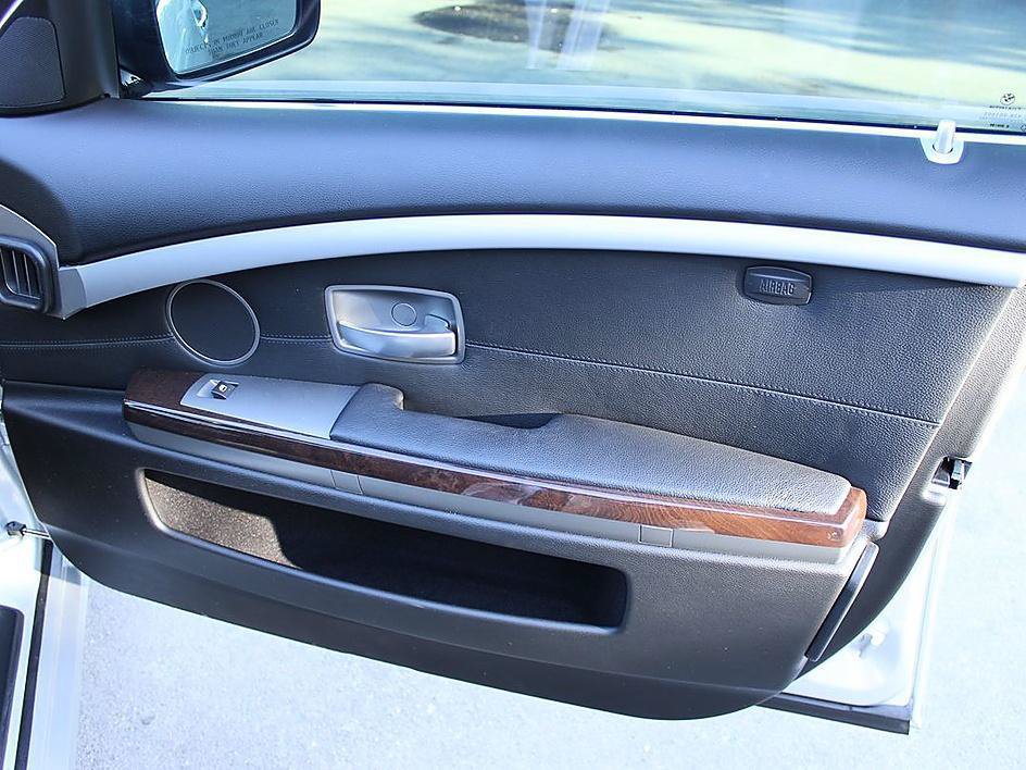 Used 2007 BMW 750i RWD image 24