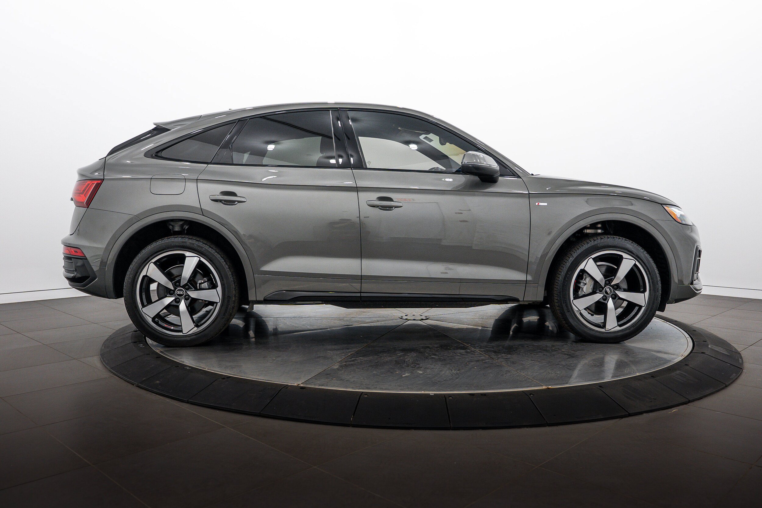Certified 2023 Audi Q5 2.0T Premium Plus w/ Premium Plus Package AWD/4WD image 3