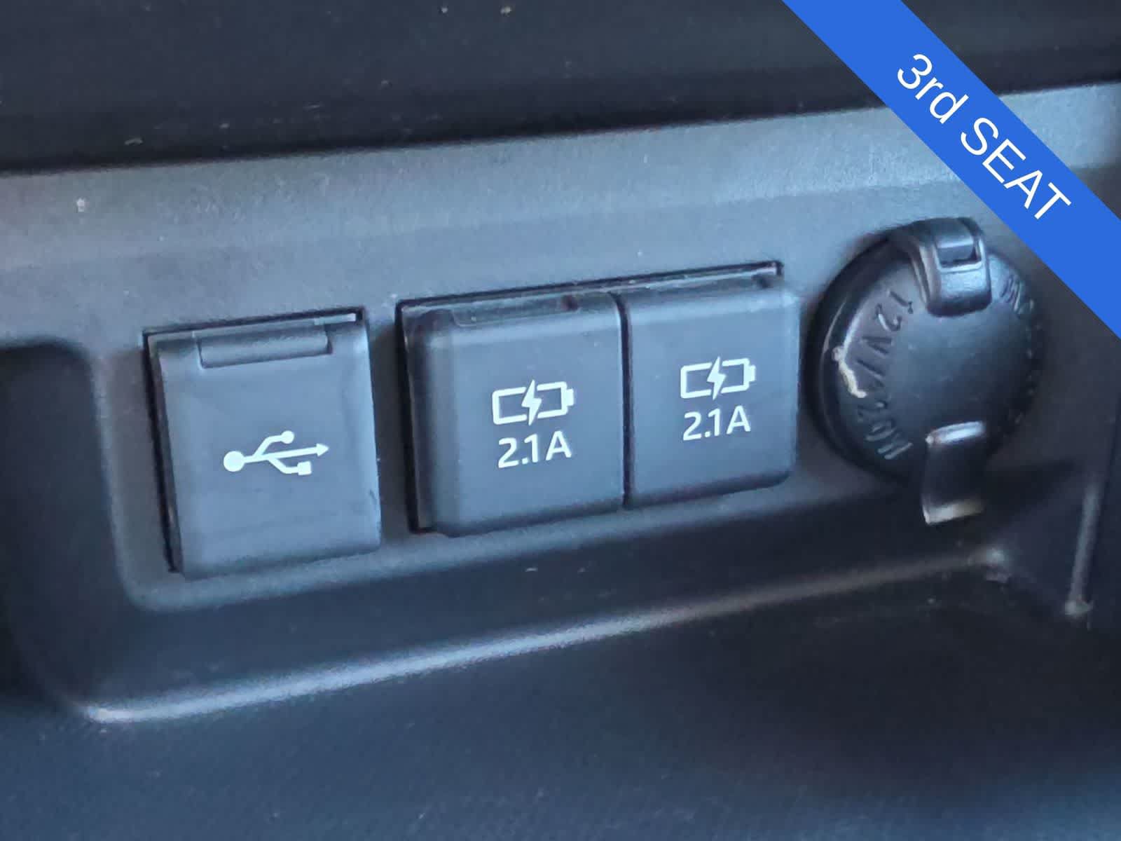Used 2021 Toyota Highlander LE FWD image 29