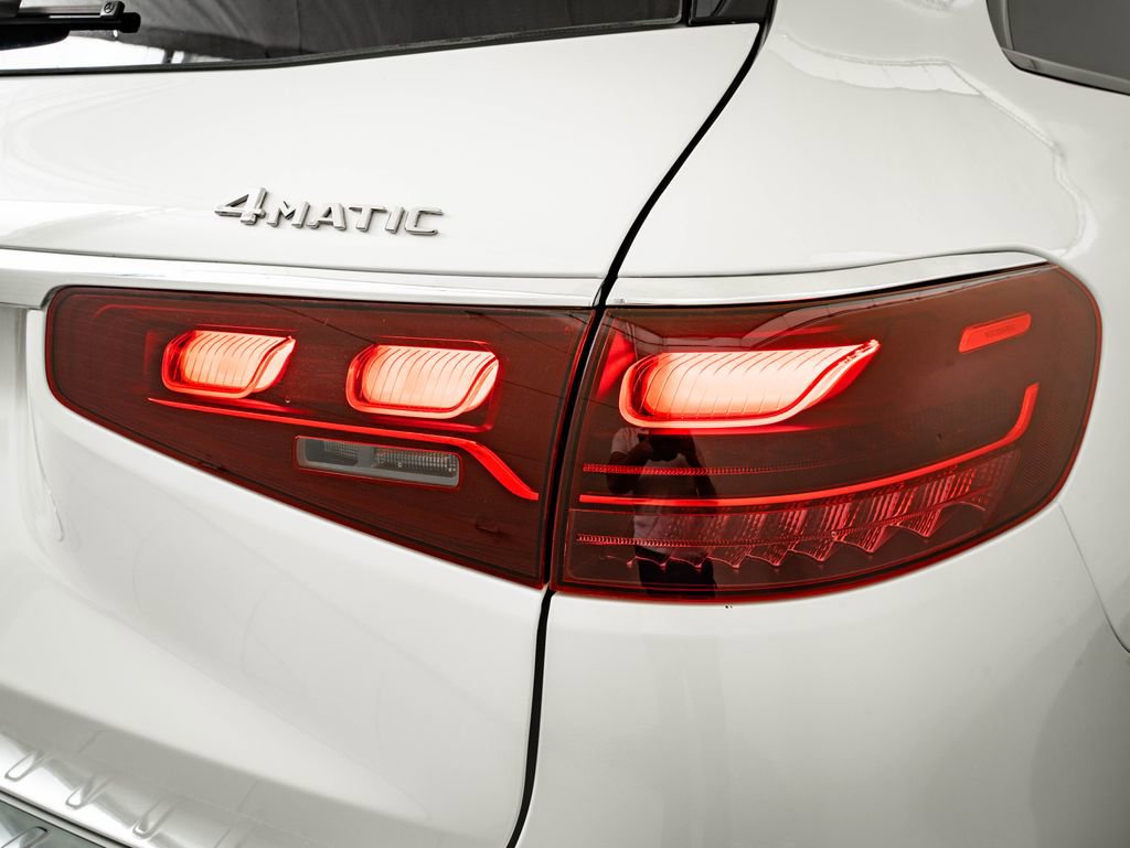 Used 2025 Mercedes-Benz GLS 450 4MATIC image 9