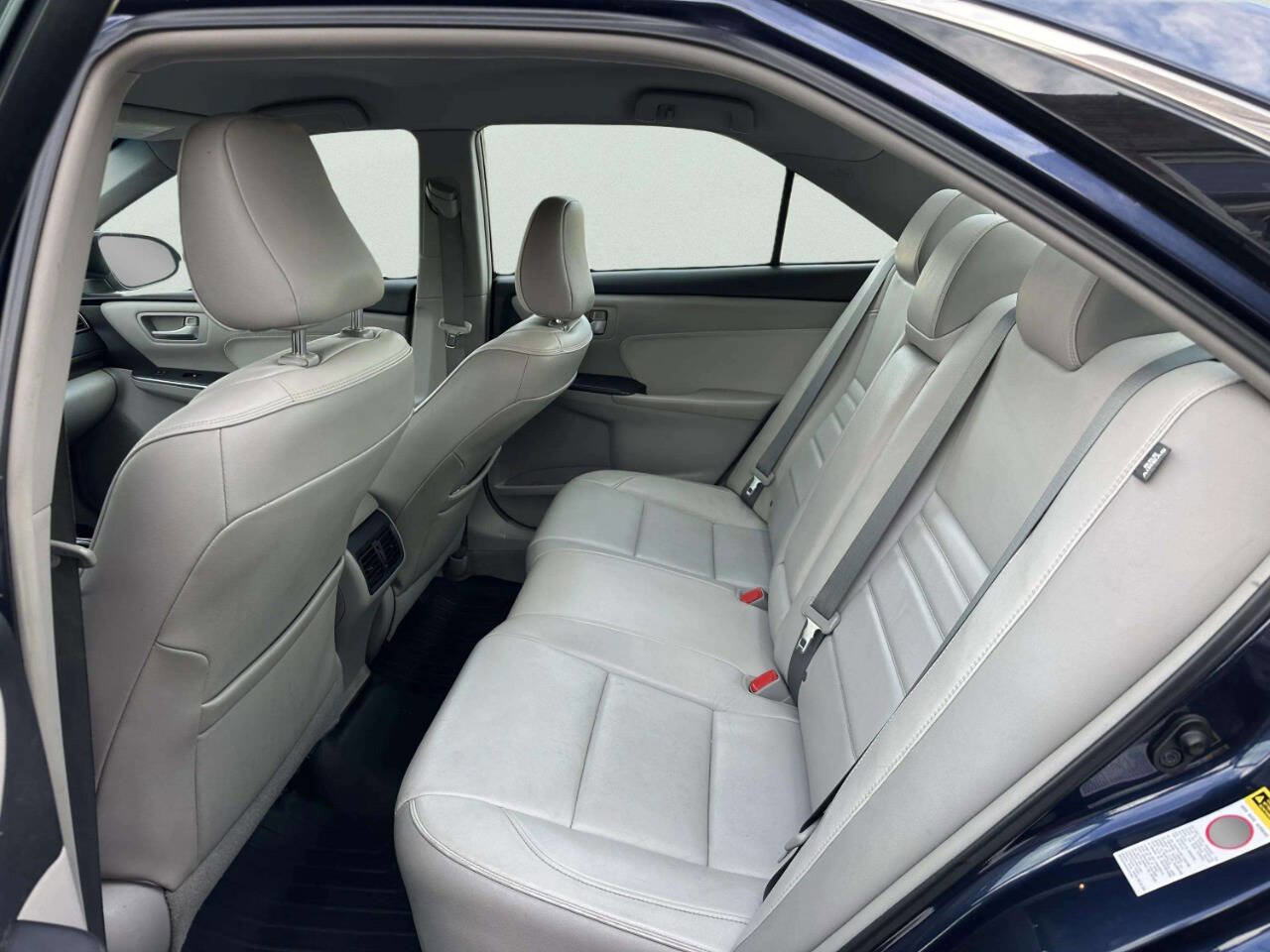 Used 2015 Toyota Camry XLE FWD image 16