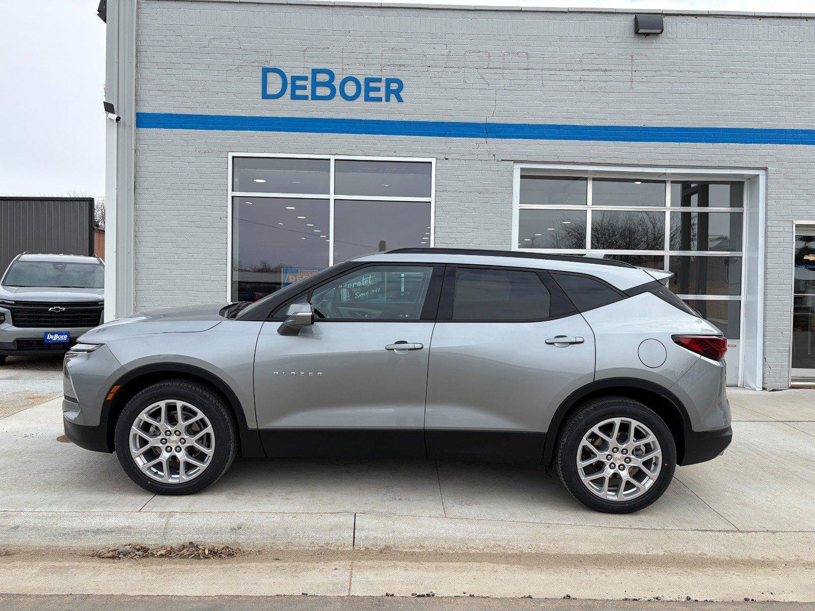 Used 2023 Chevrolet Blazer LT image 2