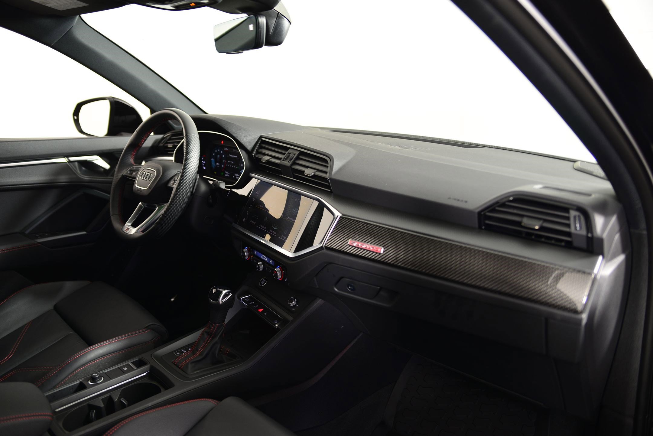 Certified 2025 Audi Q3 2.0T Premium Plus w/ Premium Plus Package image 21