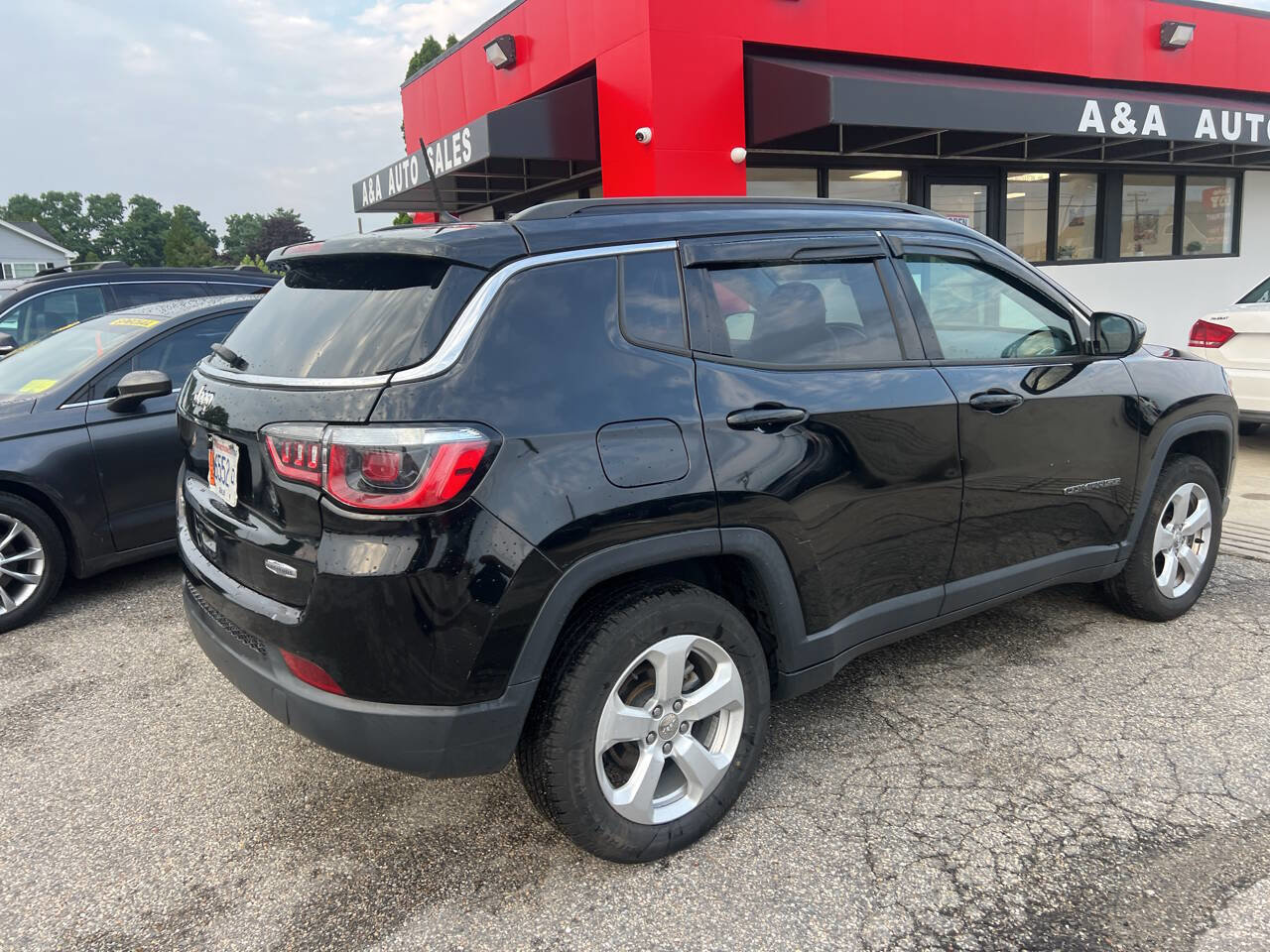Used 2018 Jeep Compass Latitude w/ Cold Weather Group image 4