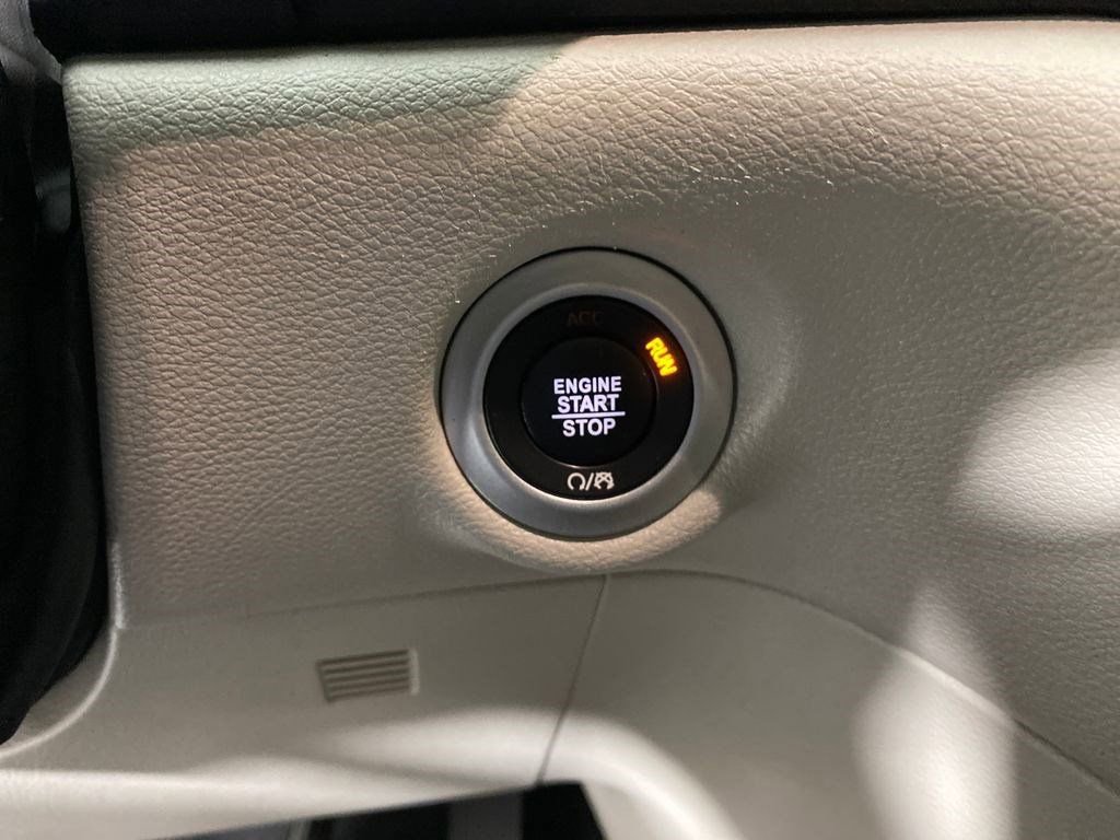 Used 2023 Chrysler Pacifica Touring-L image 20