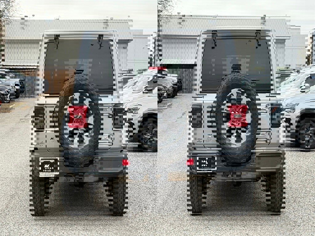 Used 2018 Jeep Wrangler Unlimited Sahara image 9