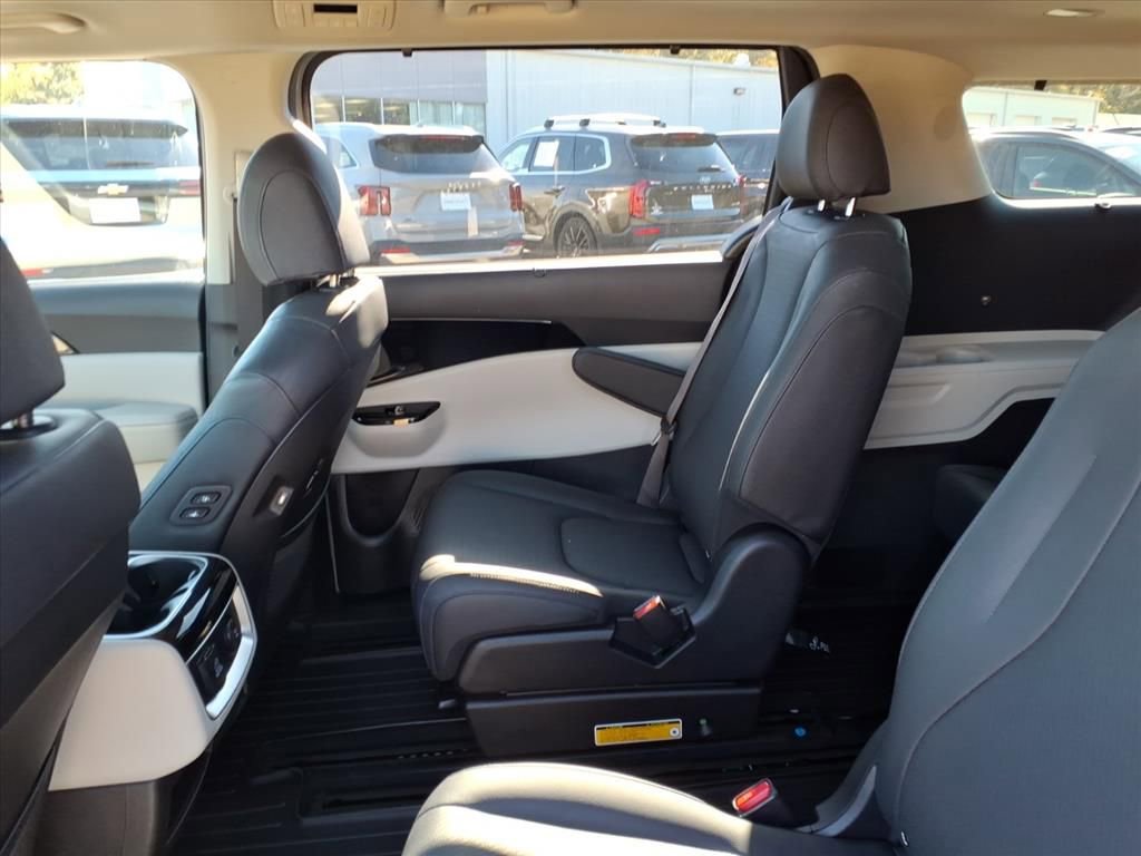 Used 2023 Kia Carnival SX Prestige image 8