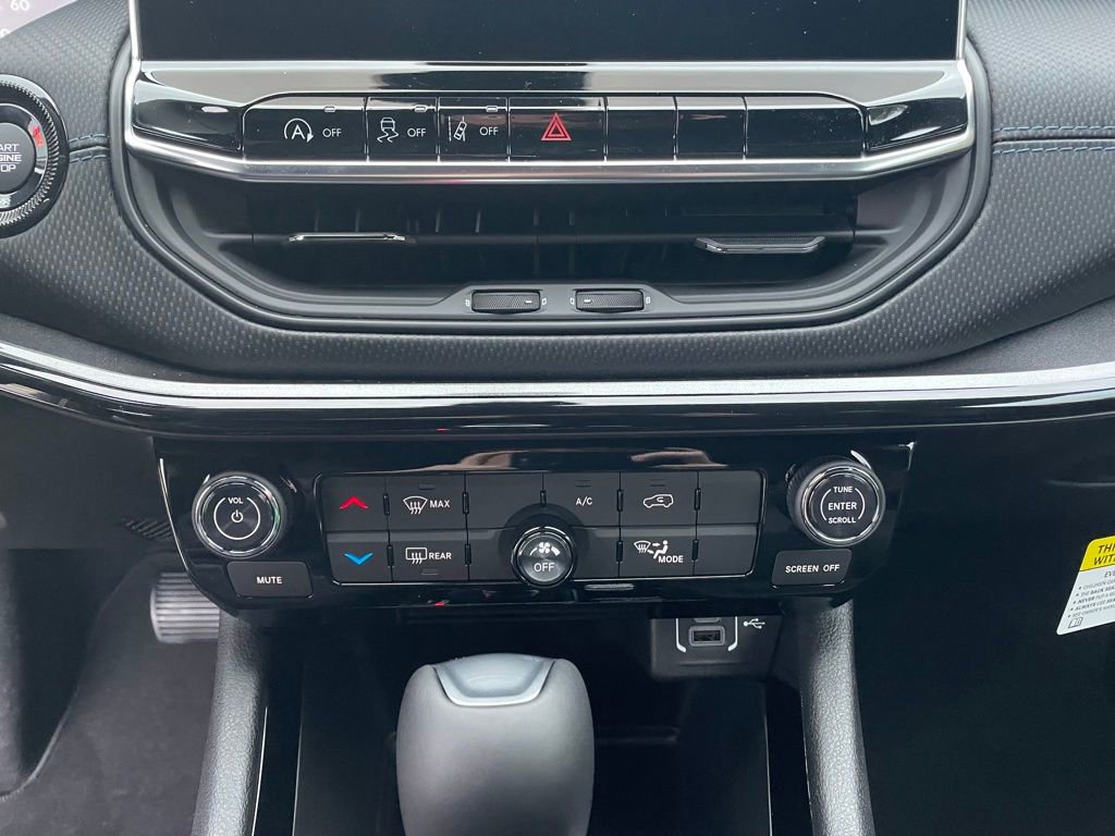 New 2026 Jeep Compass Latitude AWD/4WD image 16