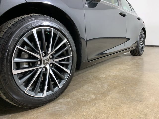 Used 2022 Lexus ES 350 w/ Premium Package image 2