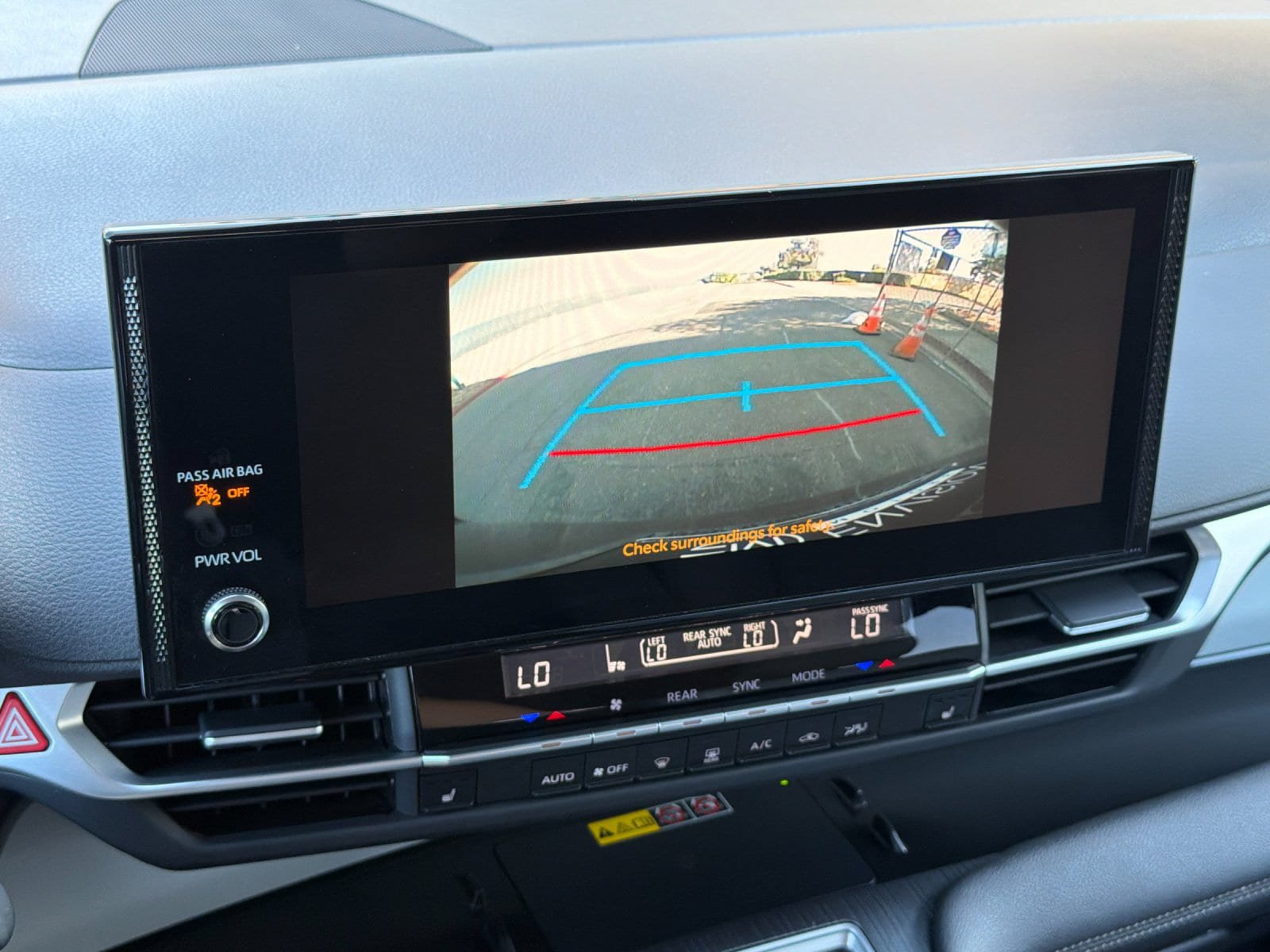 Used 2025 Toyota Sienna XLE FWD image 19
