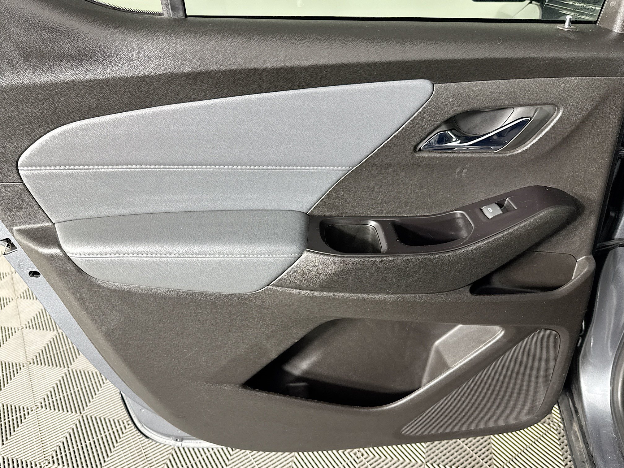 Used 2019 Chevrolet Traverse LT FWD image 25