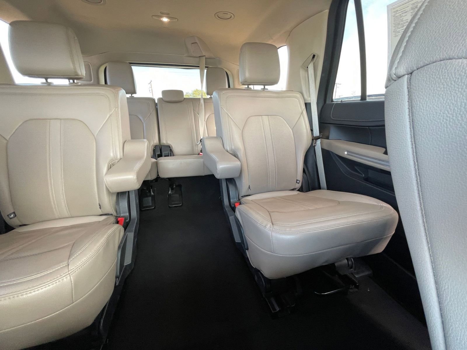 Used 2024 Ford Expedition Limited RWD image 40