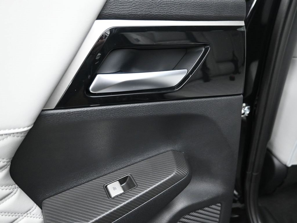 New 2025 Mitsubishi Outlander SEL image 12